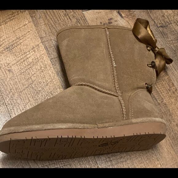 BEARPAW Hickory ELIZABETH II Suede BOOTIE Women WOOL LINING Like NEW SIZE 7 US - Picture 6 of 11